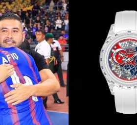 Jam tangan AET Remould dipakai TMJ